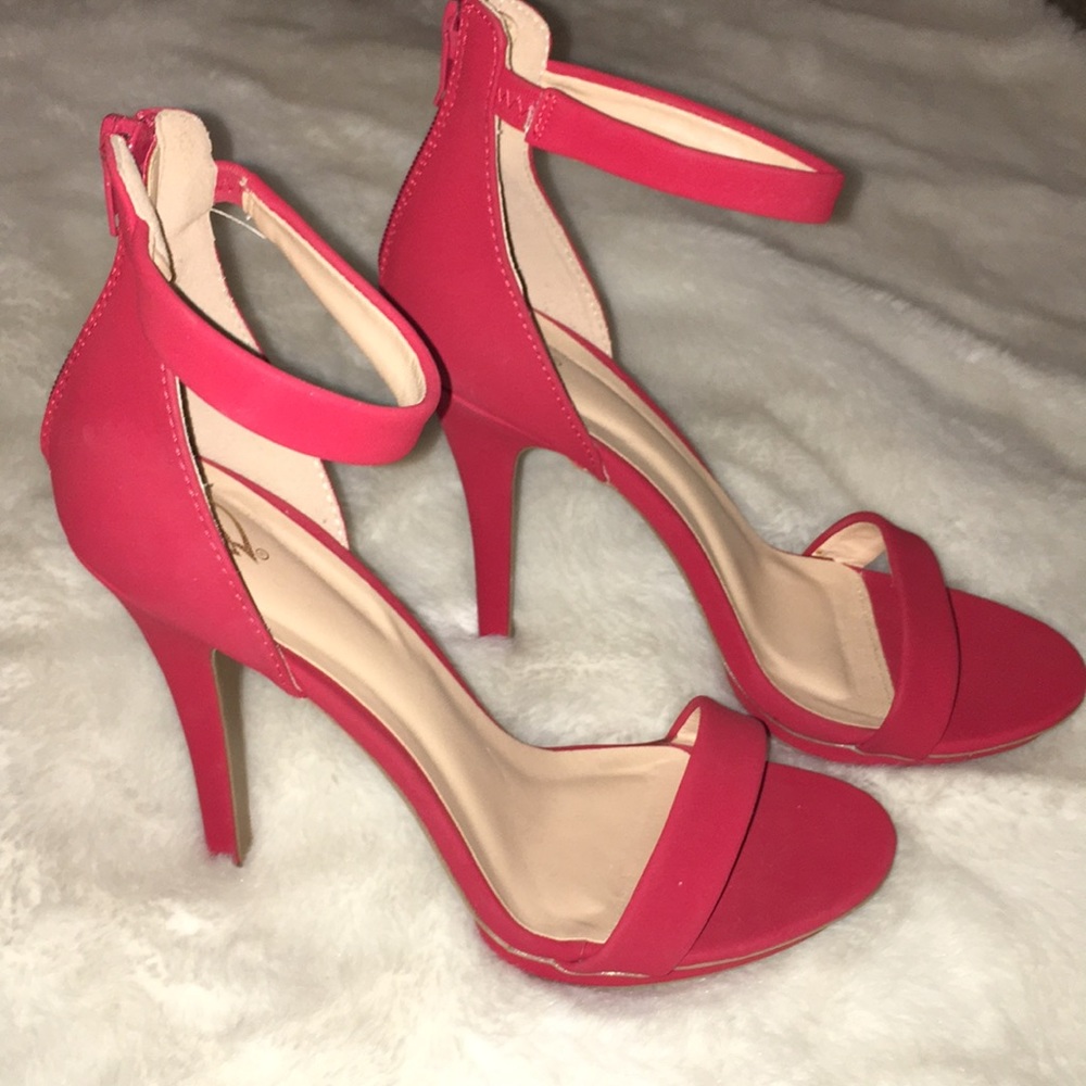 Windsor Red stilettos!  👠